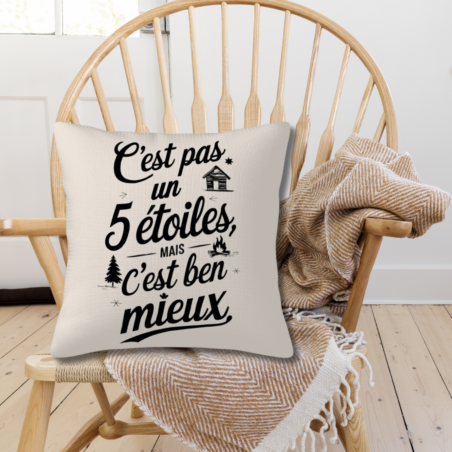 Coussin décoratif chalet rustique C'est pas un 5 étoiles